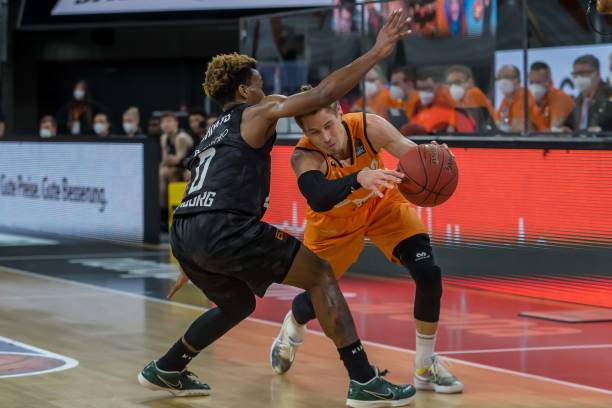 给予他们充 给予他们充